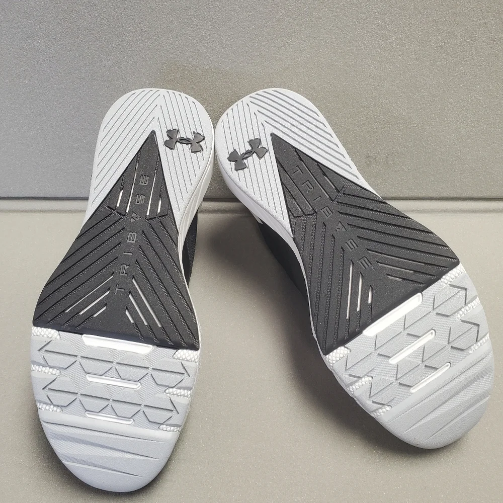 Under Armour New in Box size 9.5 - Picture 2 of 7